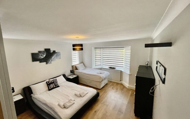 Four Corners Holiday Home with Hot Tub & Sauna