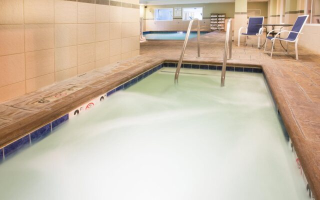 Holiday Inn Express Hotel & Suites Vacaville by IHG