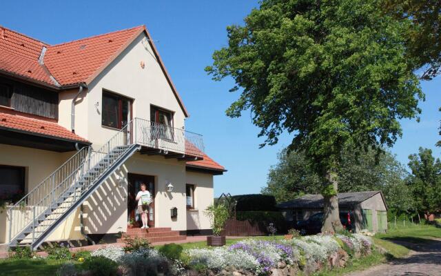 Hubsche Wohnung in Kropelin mit Eigener Terrasse