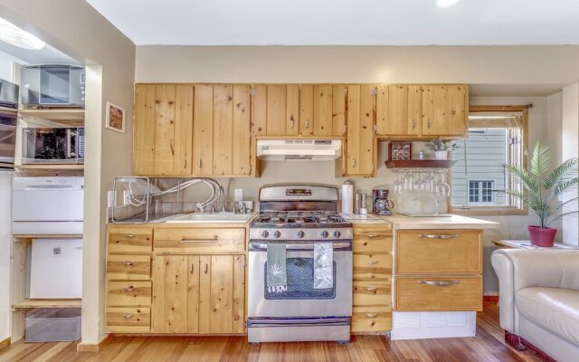 Quaint Carmel - Bungalow Close to Beach