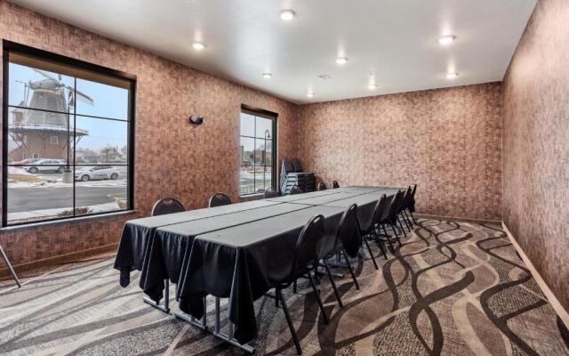 Cobblestone Hotel & Suites-Little Chute