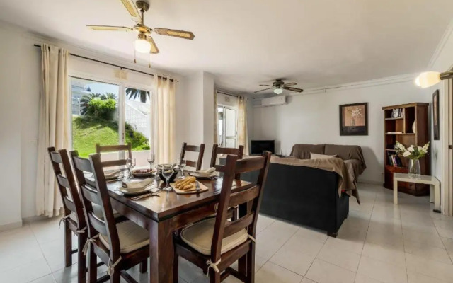Perfect Family Apartment in Acapulco Playa, Nerja