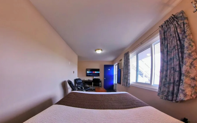 Maple Leaf Inn & Suites