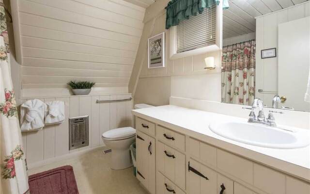 Echota 4 Bedroom Home with Hot Tub