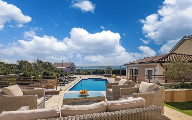 Villa Vilani Spa & Pool