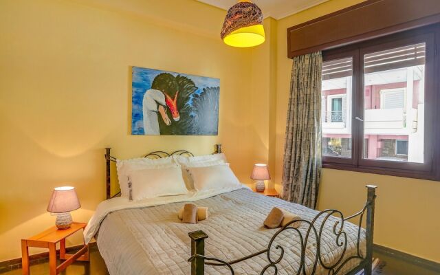 Cozy Apartment in Athens near Aghios Ioannis Subway Station