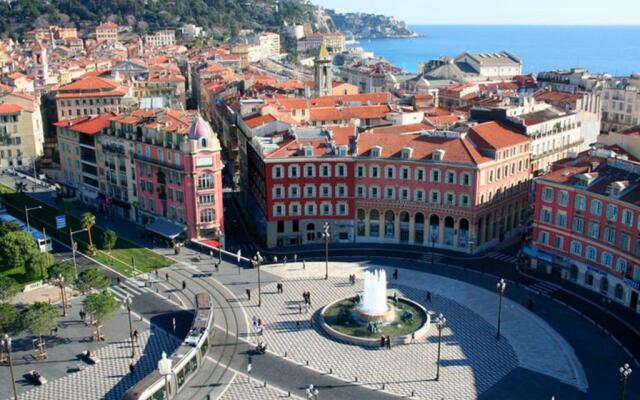 LE FRANCIA II AP4197 By RIVIERA HOLIDAY HOMES