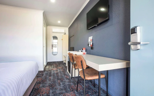 Nightcap at Horse and Jockey Hotel Warwick