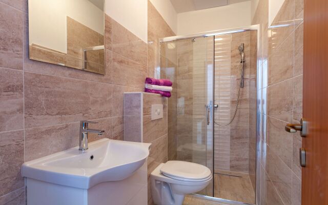 Apartment Ana - free parking: A5 Stanici, Riviera Omis