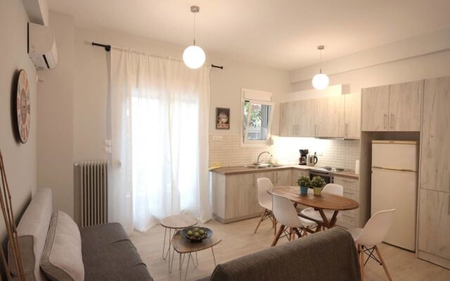 Pale Coloured Apt in Athens Historic Centre