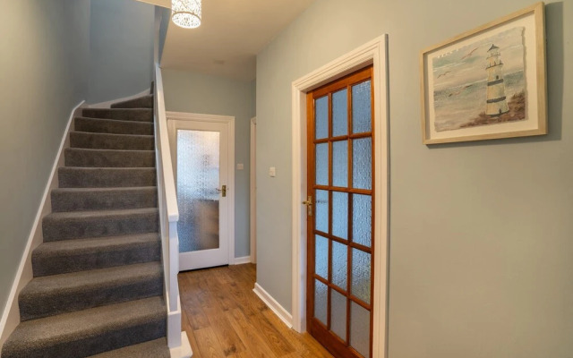 Large-2 Bed House-free Parking