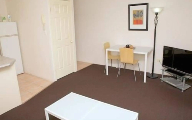 Karana Palms Self Contained Apartments