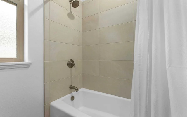 Makaha Villa by Avantstay Mountain + Ocean Views