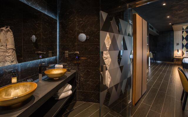 H Hotel