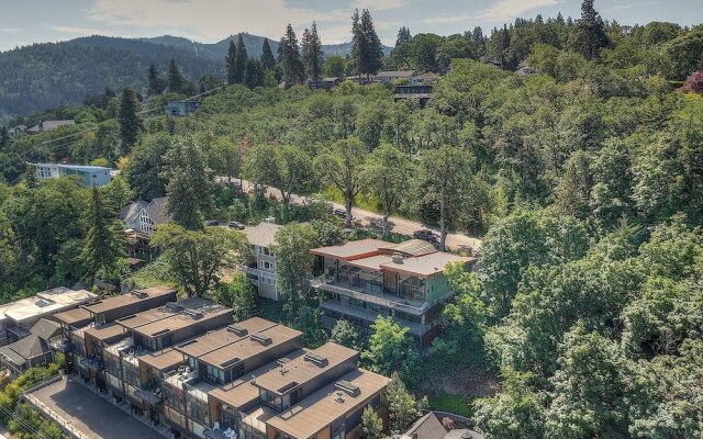 Alizes Modern Home with Views of the Columbia River Gorge by RedAwning
