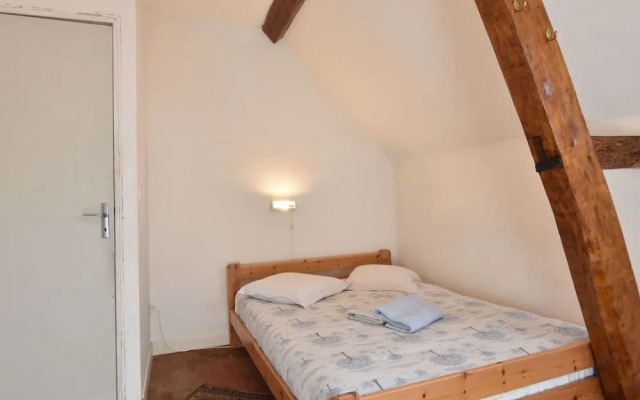 Modern Mansion in Machemont with Private Garden