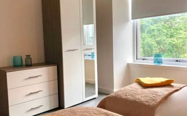 Modern Apartment In Glasgow With Terrace