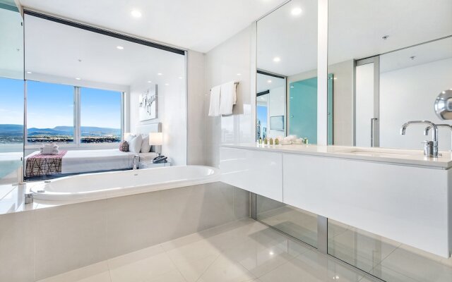 Private 3 Bed Ocean View Q Surfers Paradise