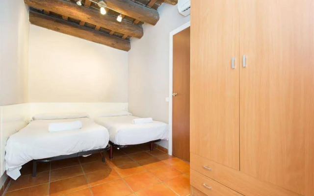 AinB Raval Hospital Apartments