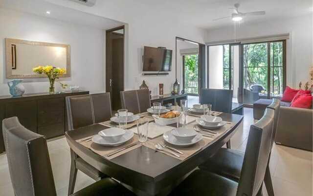 HIRA G1 Condo terrace screened by Gate48