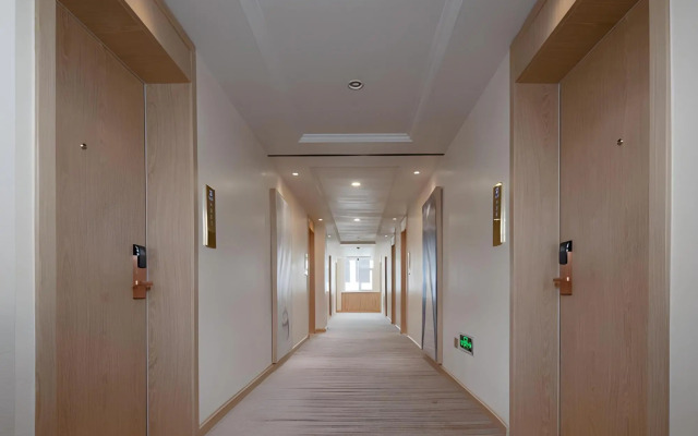 Vienna 3 Best Hotel (Jiayuguan Jingtie Market Chengxin Plaza)