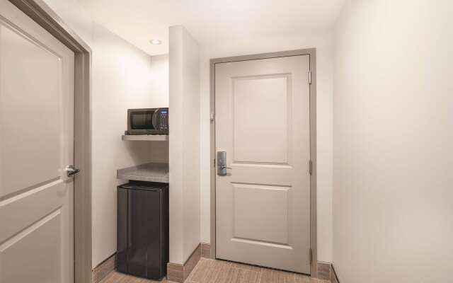 La Quinta Inn & Suites by Wyndham Cleveland TN