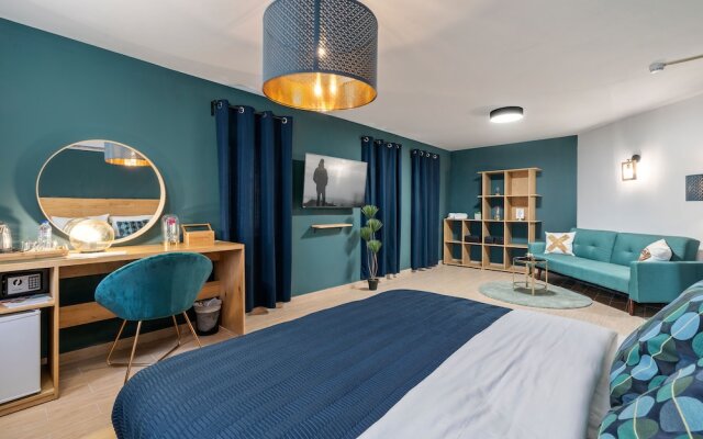 La Finca Luxury Suites Hotel