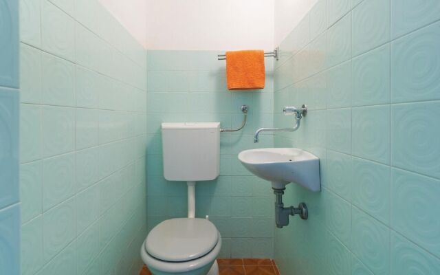 Amazing Home in Jesenice Bajnice With Wifi and 2 Bedrooms