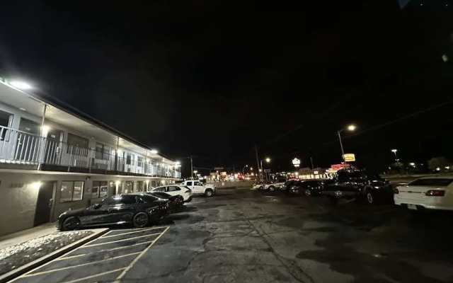 Super 7 Inn