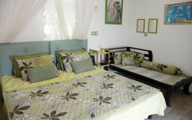 Bungalow With one Bedroom in Pointe-noire, With Furnished Garden and W