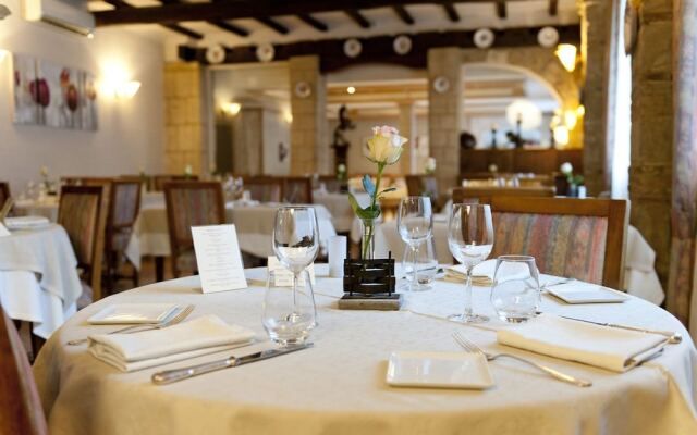 Hôtel restaurant Le Cheval Rouge