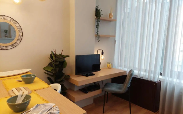 Charming Central Studio with AC