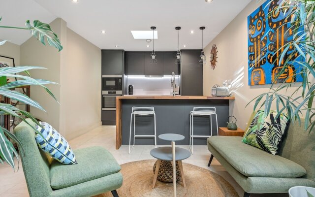 Period 3-bed Maisonette Next to the City of London