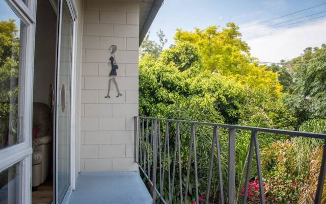 Renovated Mount Eden 1 Bed Flat With Mountain Views