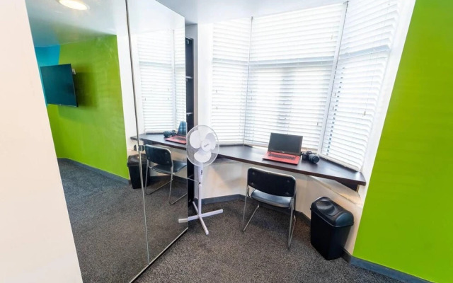 Cosy Spacious Studio Available