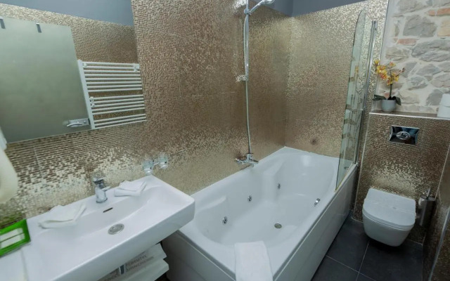 Karmel Beachway Rooms1