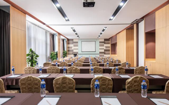 Holiday Inn Express Shanghai New Jinqiao by IHG