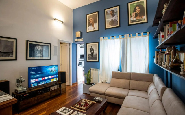 Travellers Photo Home