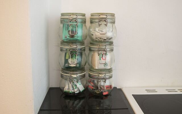 Spacious Studio Apartment Soho Square