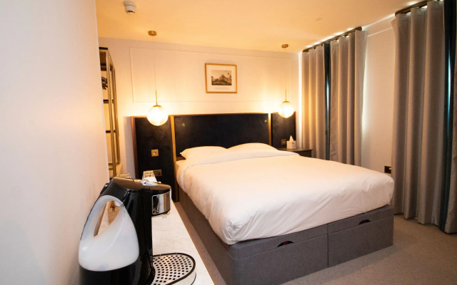 Three Falcons Hotel