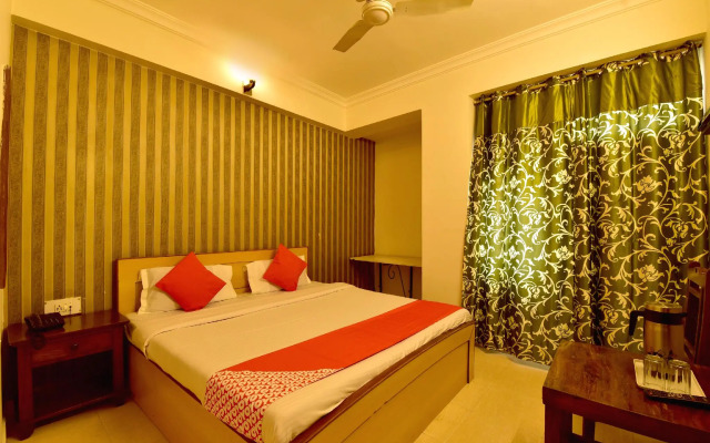 OYO 22915 C M Regency