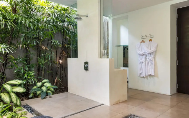 Villa Alice Dua by Villa Finder