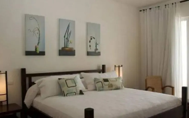 Directly On Beach ,best Location, Center Of Town