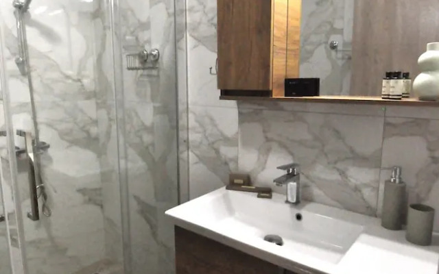 Zennova 60 Nikiti Family Apt