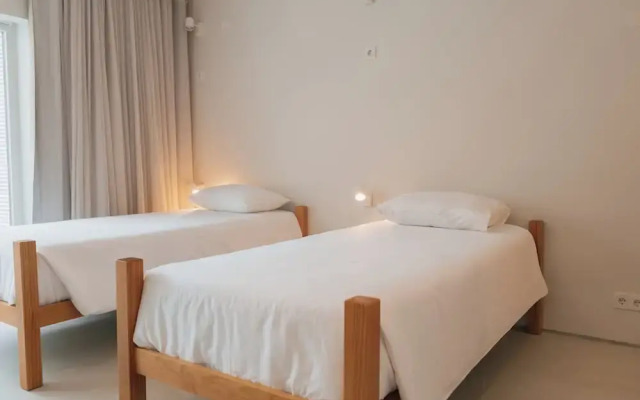 Silveira Bay Lounge Retreat