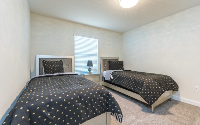 Lovely 4 Bed3 Bachampions Gatepool