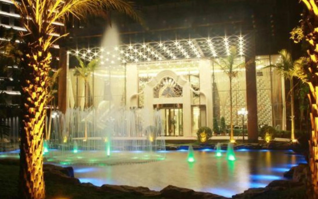 Huafeng Peacock Lake Hotel & Resort
