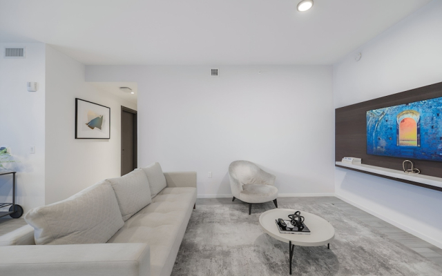 Exquisite Bay View Studio at Miami