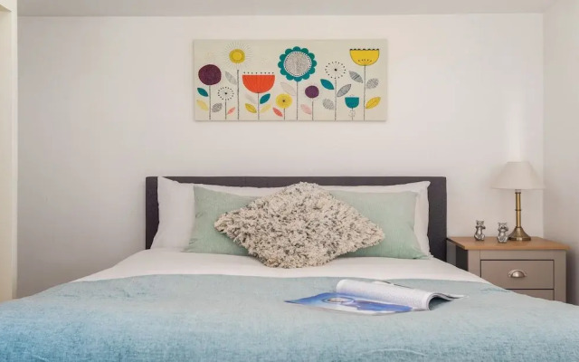 Platinum Apartment in Camden 9946