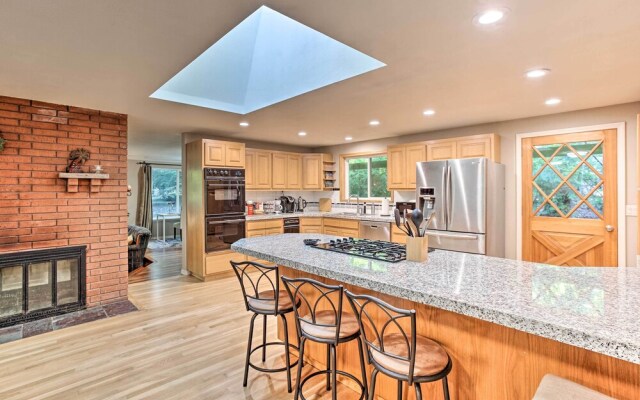 Cozy Washington Escape Near Hiking & Golfing!